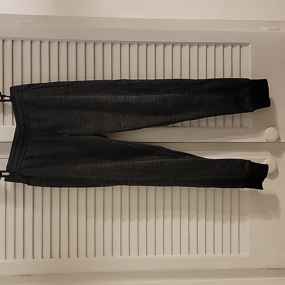 Boys Under Armour loose fit jogger pants size large